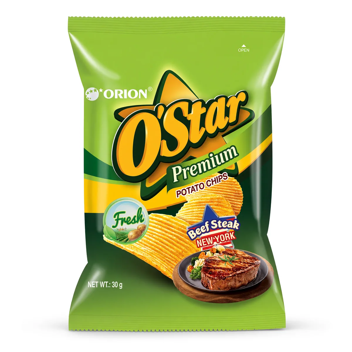 Salgadinho O'Star Orion Sabor Bife Americano de 30 g, foto de estúdio recriada por IA a partir de foto real